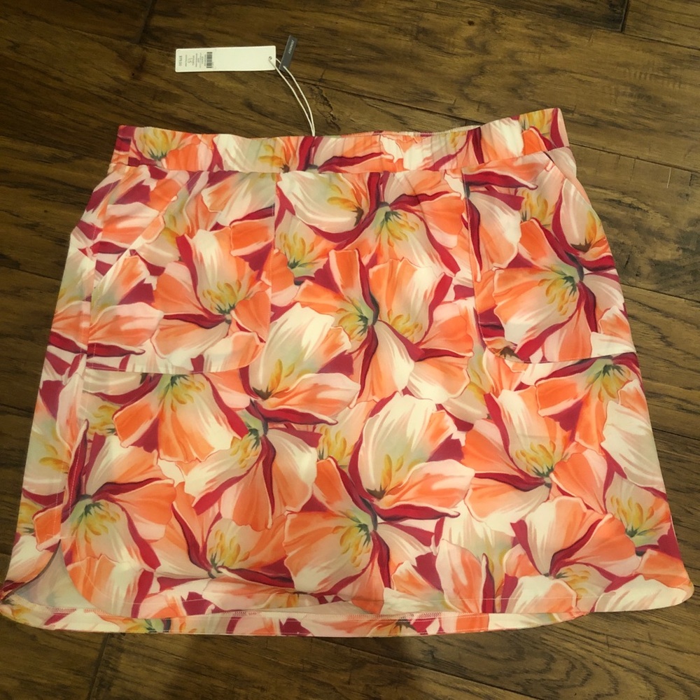 Chicos Sz 1.5 misses10) skort floral feminine resort travel cruise golf day wear